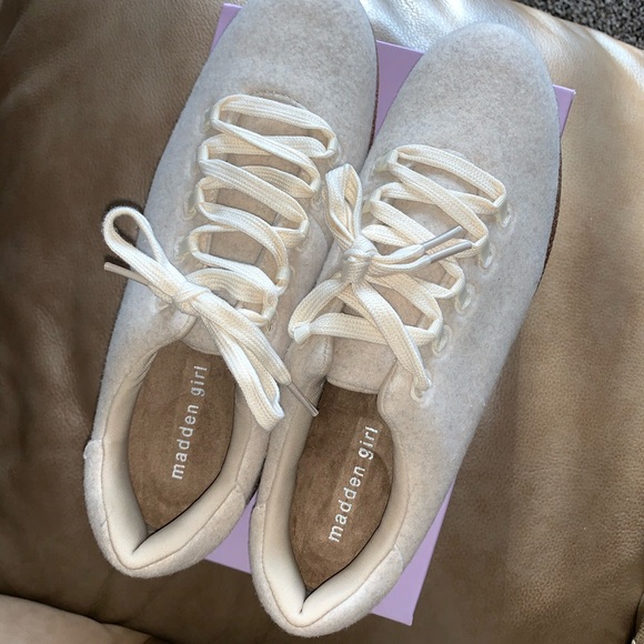 NIB Madden Girl Catch Sneakers - Picture 4 of 8